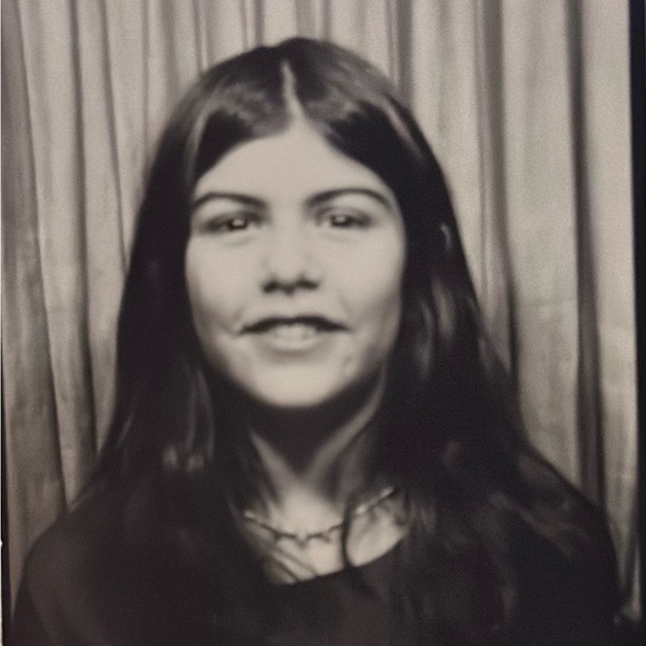 Meet your Posher, Lauren - Picture 5 of 5